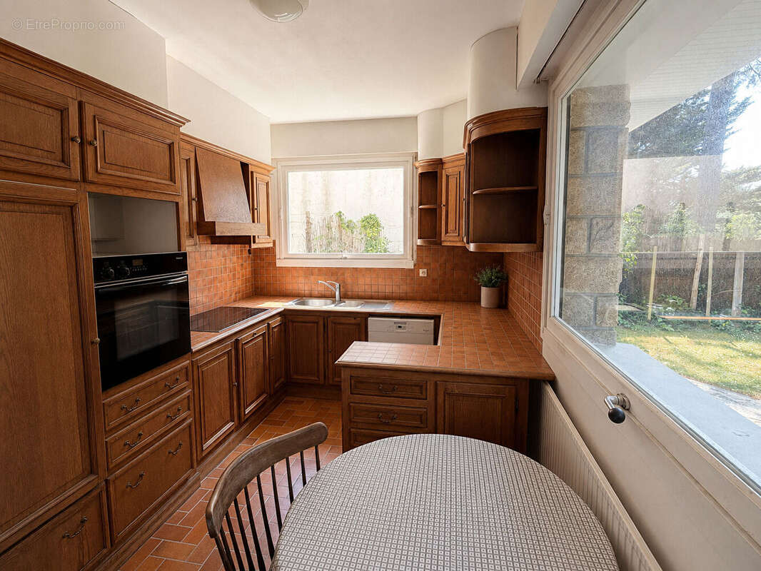Villa de 216m2 au coeur de La Baule-les-pins. - photo 5