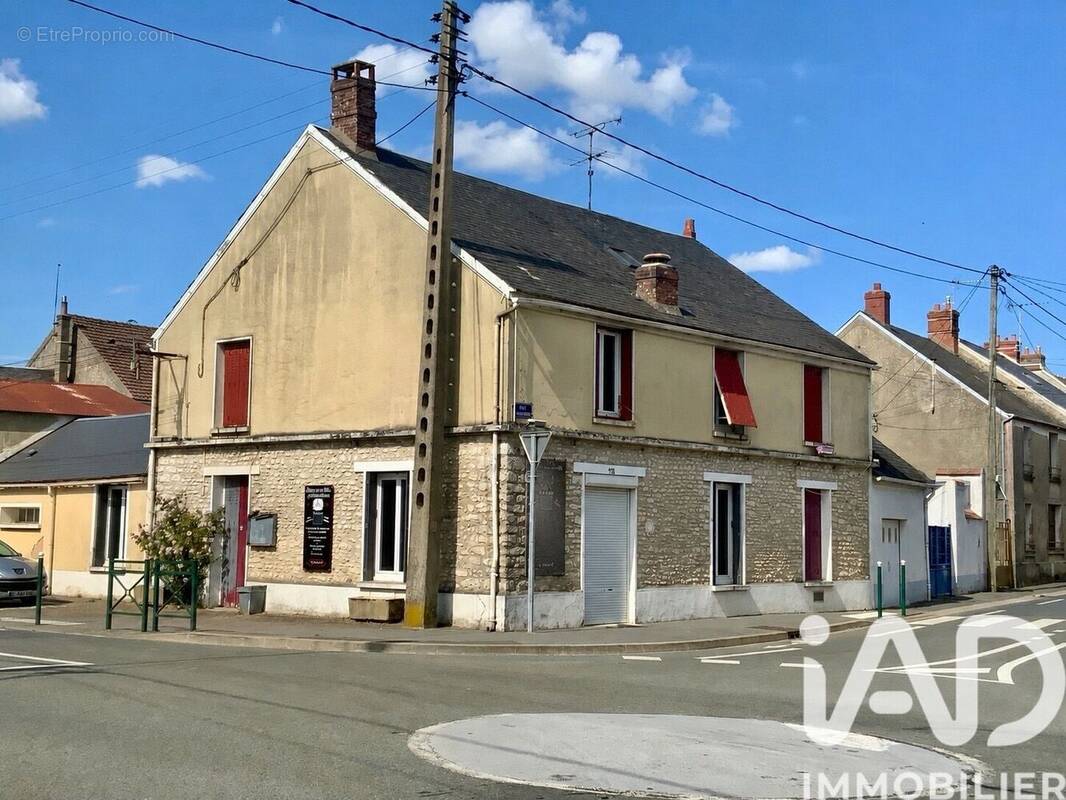 Photo 1 - Commerce à PUSSAY