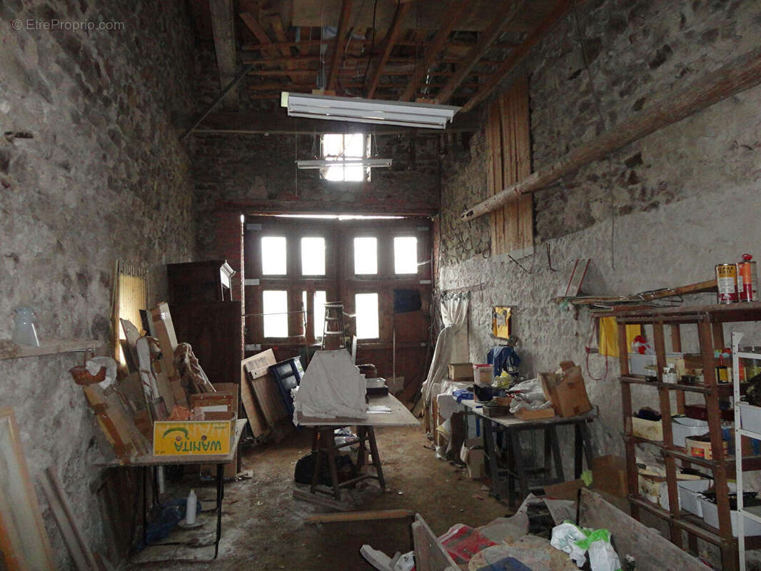 Maison à CHATEL-MONTAGNE