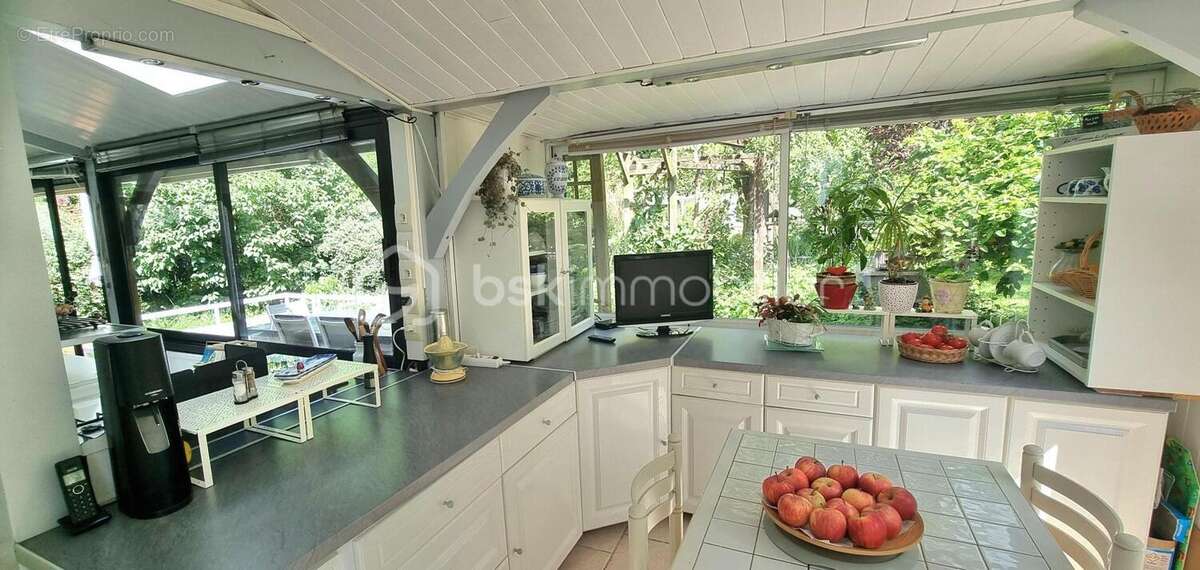 Maison de 164 m² avec piscine - CHEILLE - photo 11