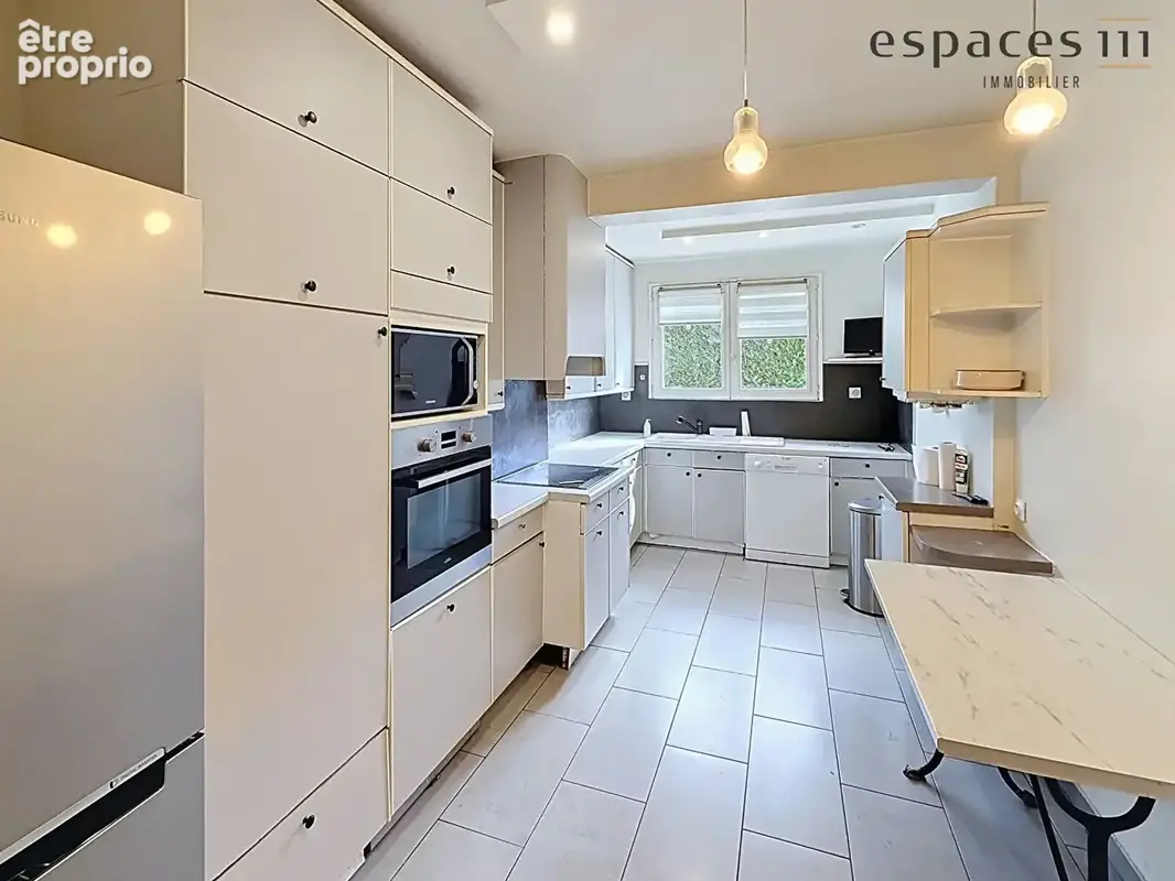 Maison au village avec beau potentiel - photo 4
