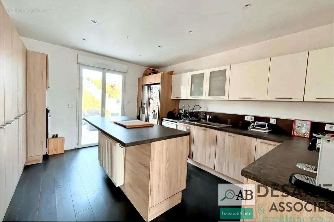 A vendre maison récente sur Crécy la Chapelle 155 m2, sur terrain de 1012m2. - photo 5