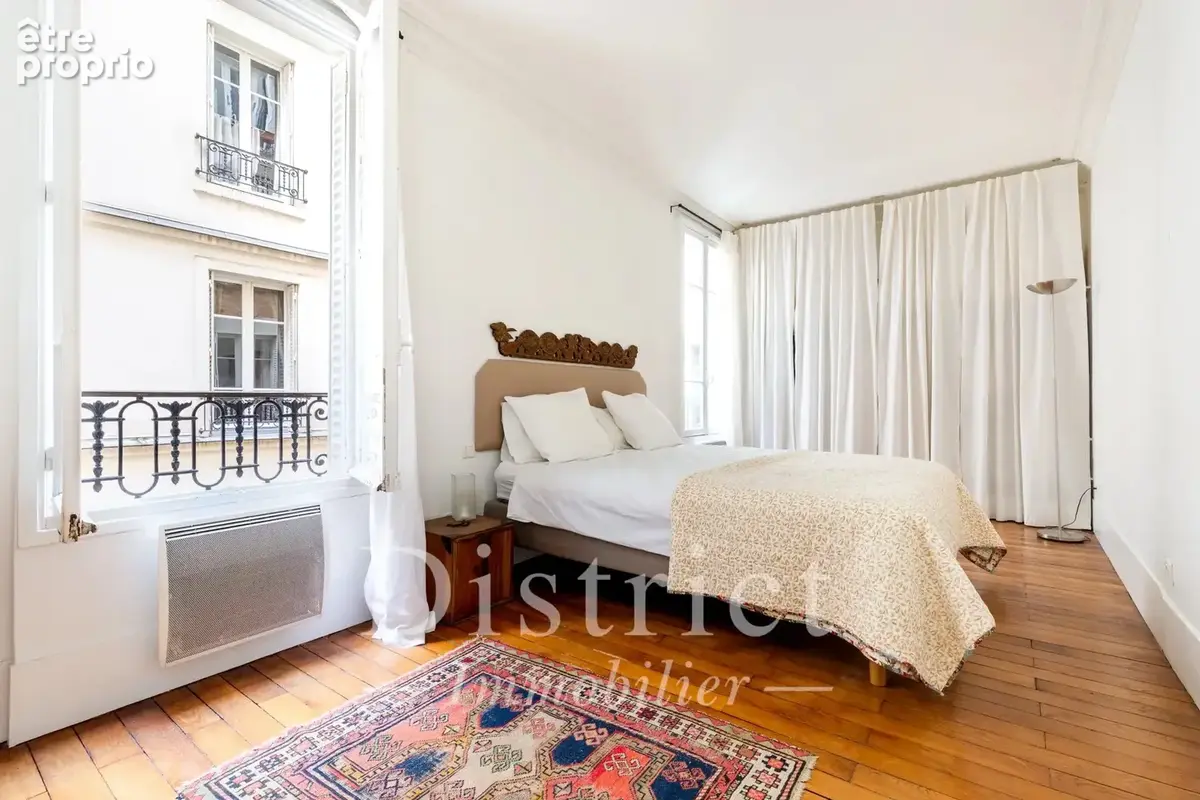 Exclusivité Ile Saint Louis - Beau pied-à-terre traversant de 72m² - photo 7