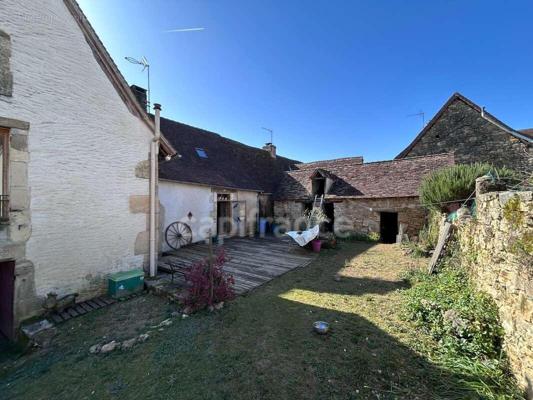 Maison à vendre 3 pièces HAUTEFORT (24) - photo 3