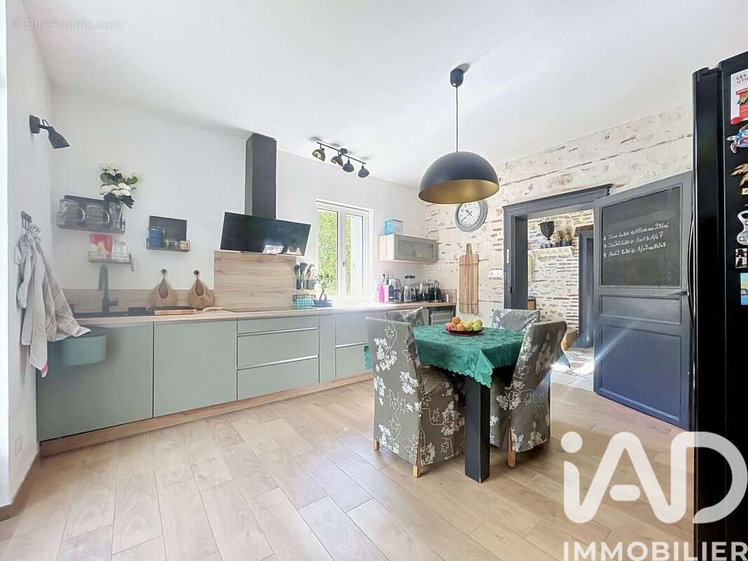 Maison 270 m² à Lafox  - photo 3