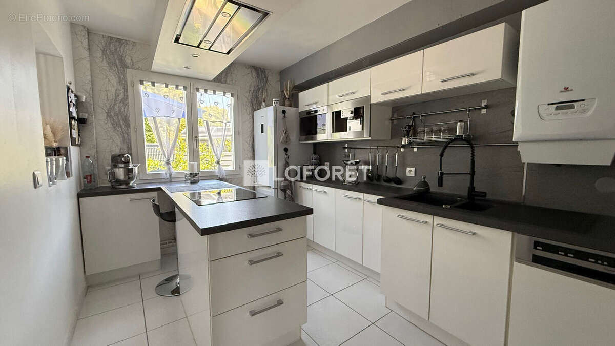 Maison à SAINT-LEGER-DU-BOURG-DENIS