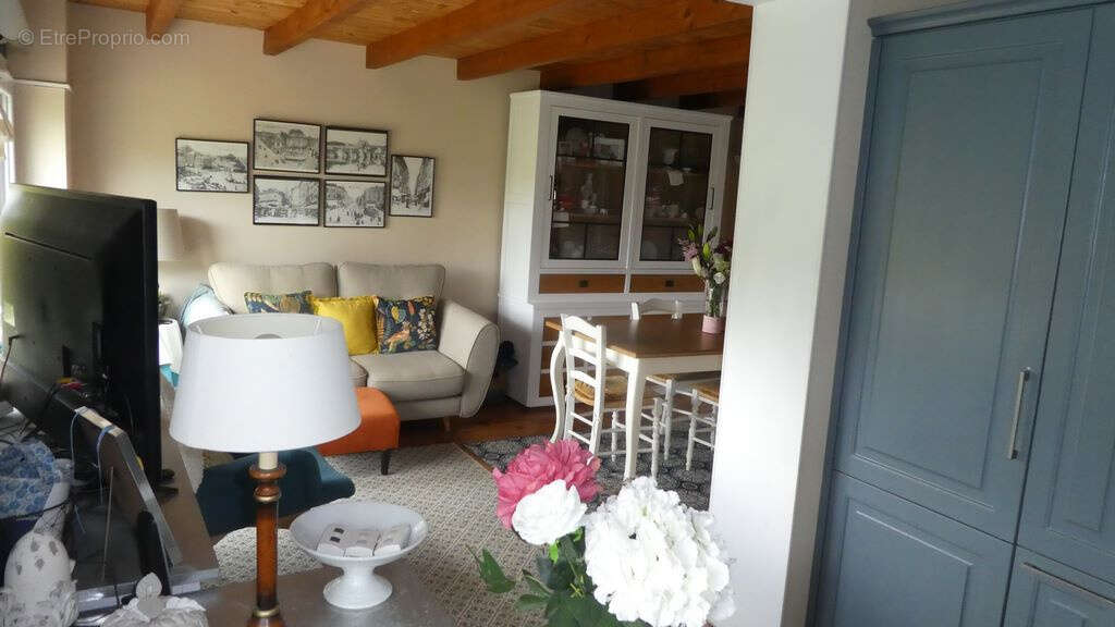 Maison à NEUVIC-ENTIER