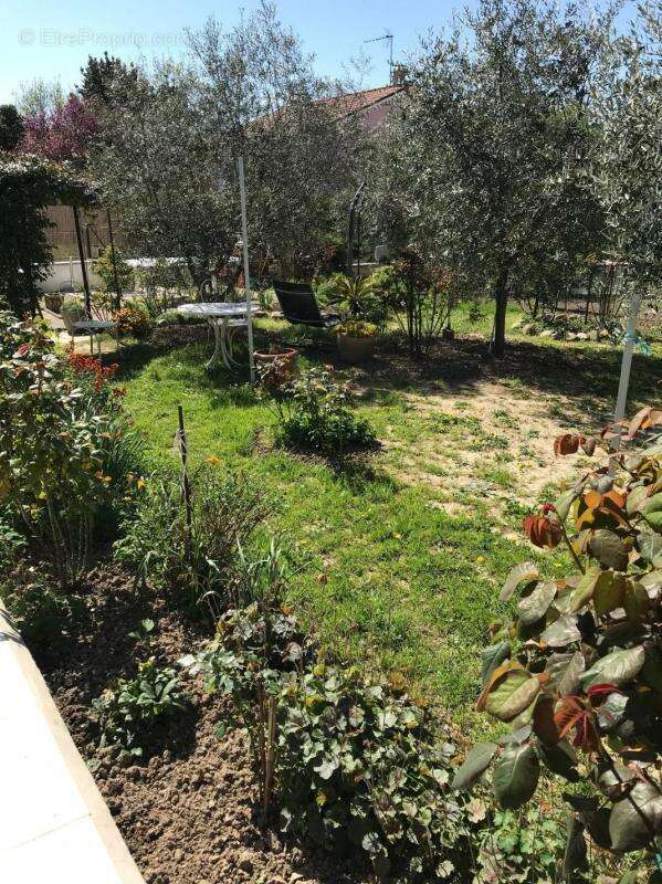 Maison à SAINT-JULIEN-LES-ROSIERS