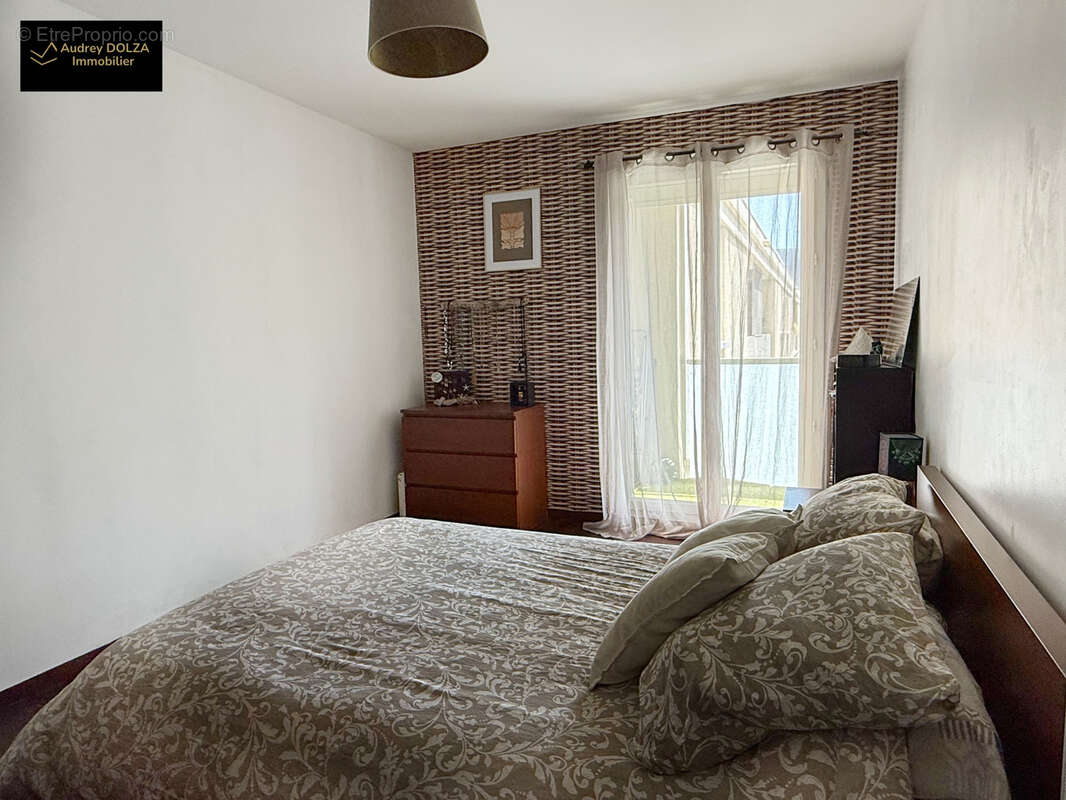 Appartement T4/5 traversant 93m2   Marseille 11e   2 Balcons - 259 000€ FAI - photo 4