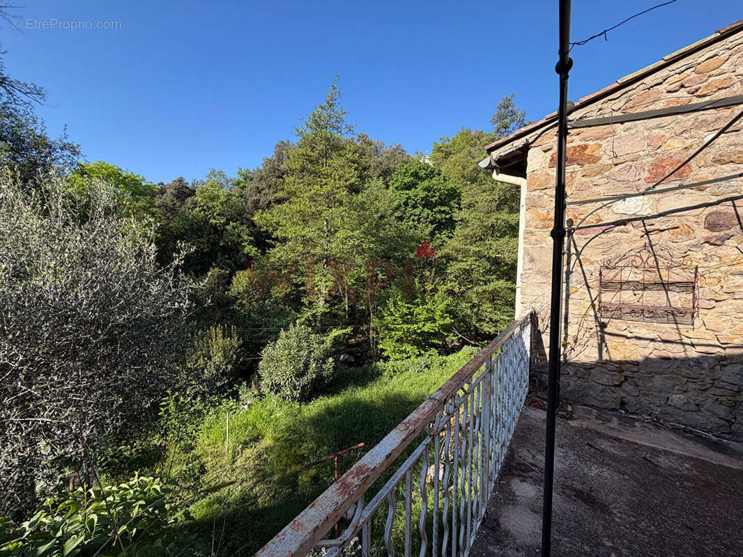 Maison à CHARMES-SUR-RHONE