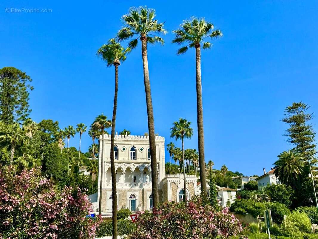 Appartement à VALLAURIS