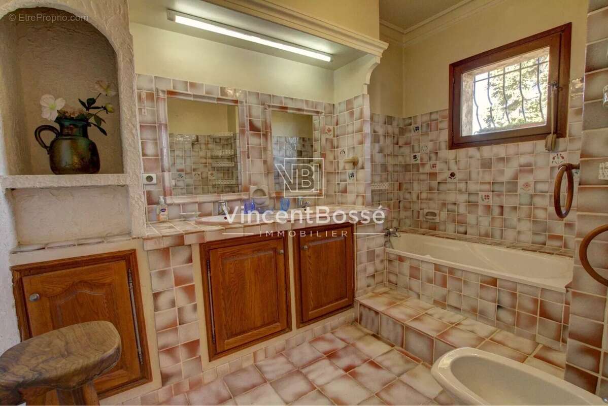 Maison à SAINT-LAURENT-DU-VAR