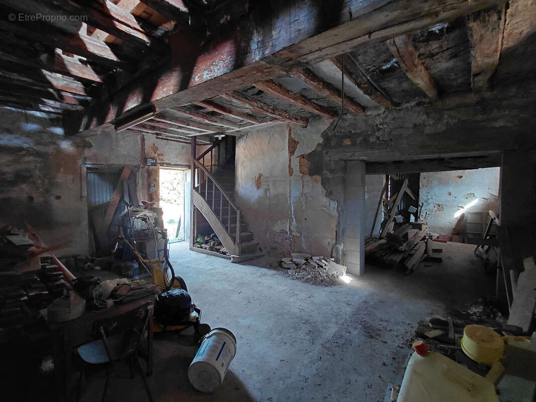 Maison à rénover située entre La Flèche et Baugé... - photo 4