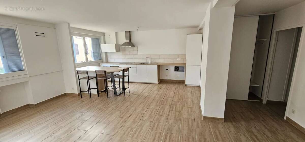 Appartement à SOLLIES-PONT