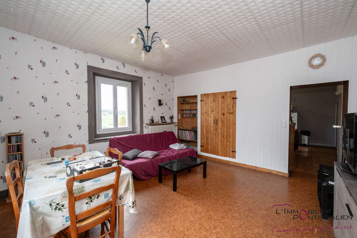 Maison à CHAPELLE-DES-BOIS