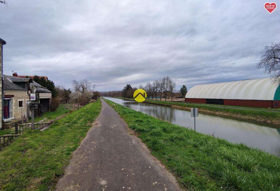 Commerce au bord de l'eau - photo 8