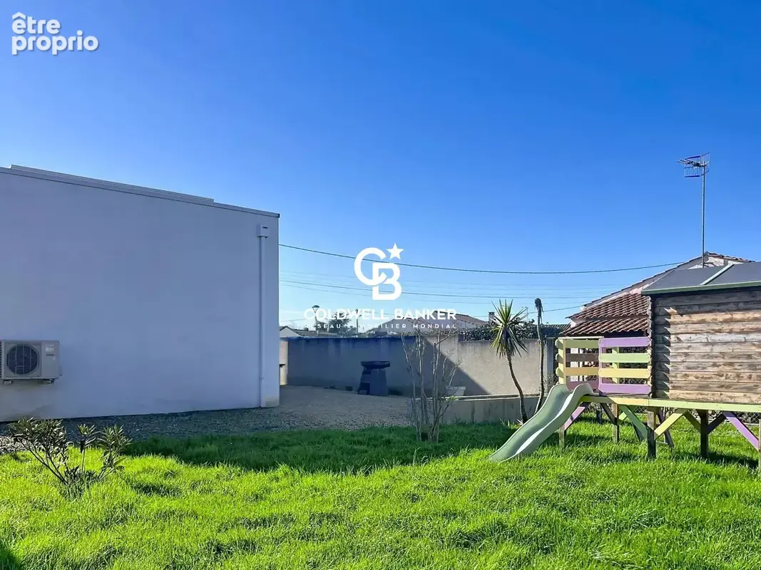 Maison contemporaine avec garage - La vie au coeur du bourg à proximité de la plage. - photo 22
