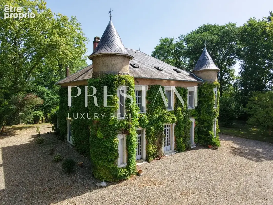 Château à vendre près de Bayonne- Demeure de caractère avec parc, piscine et tennis. - photo 2