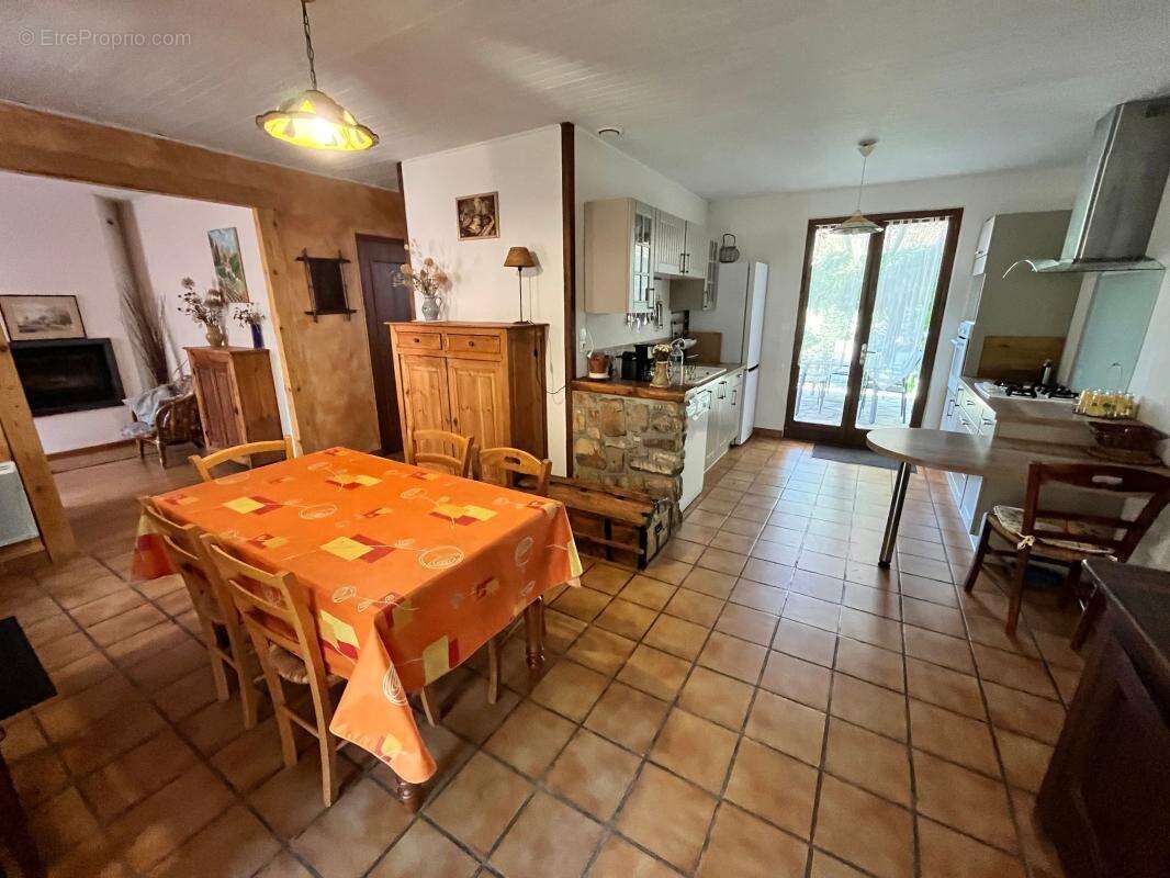 Maison avec jardin et piscine - photo 11
