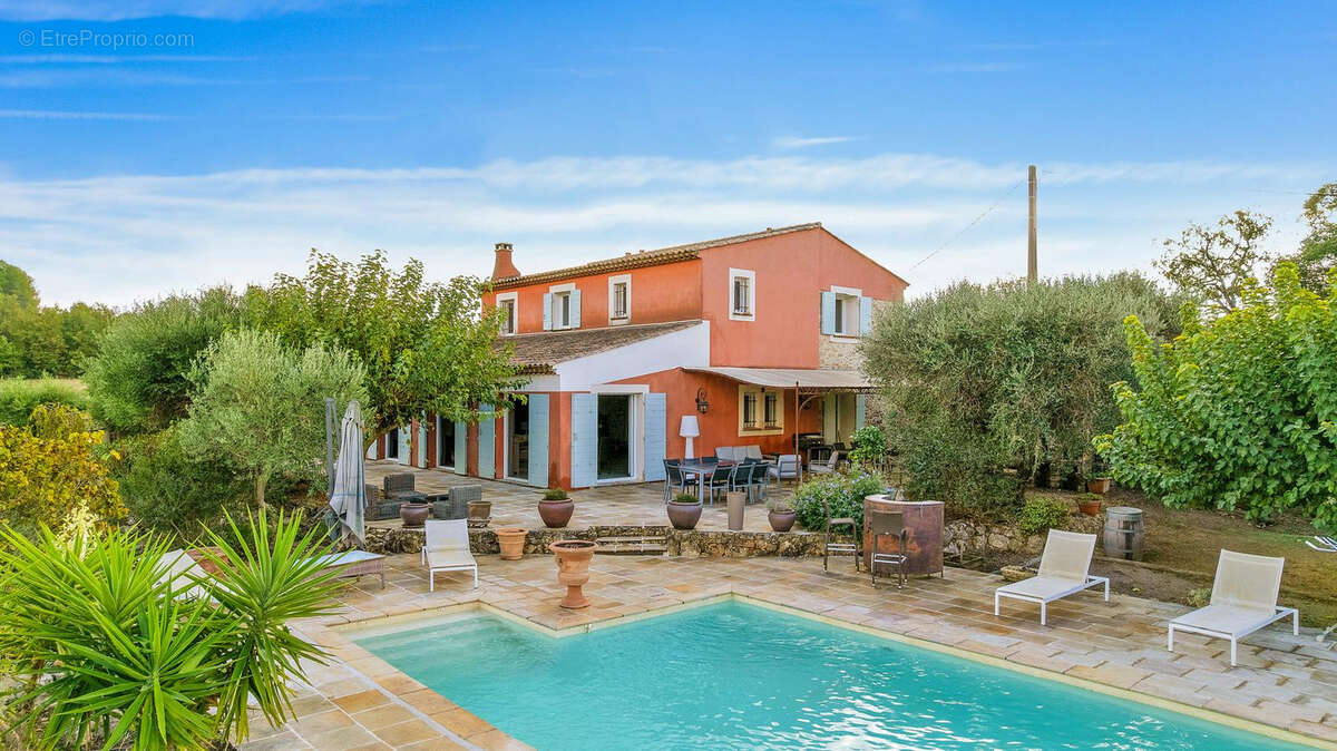 Maison à BAGNOLS-EN-FORET