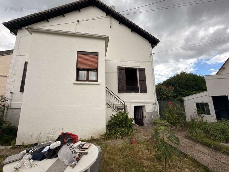 Maison à THIVERNY