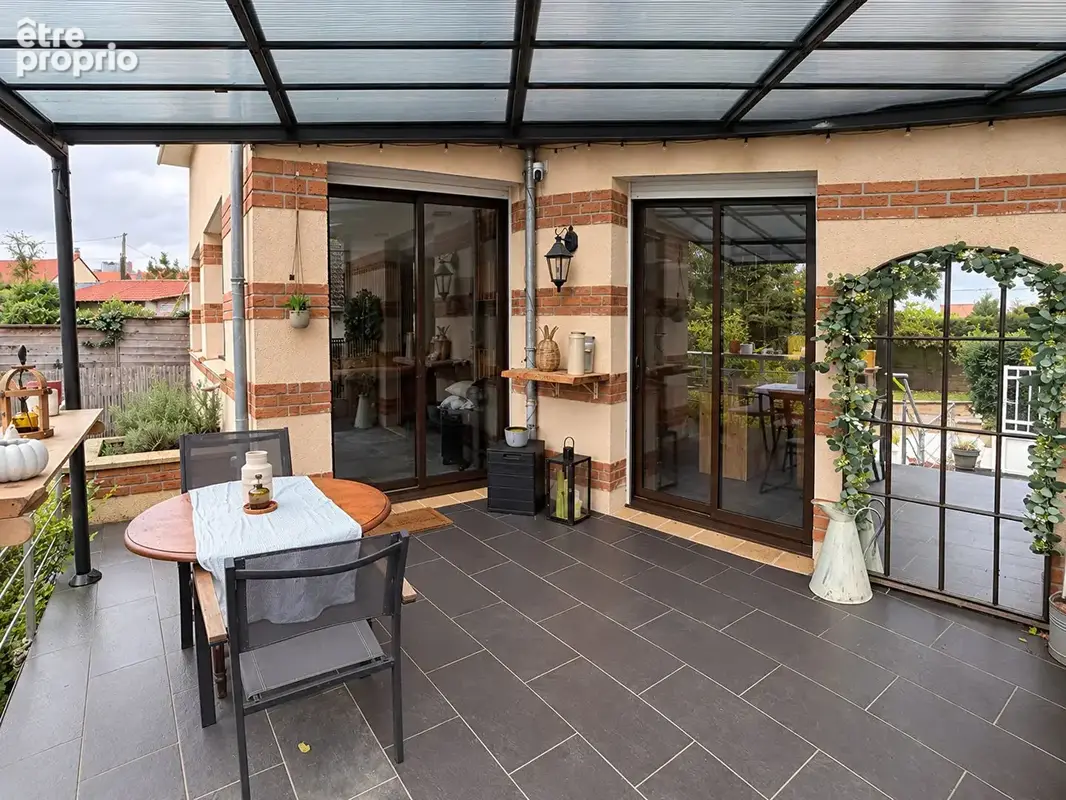 Pavillon familial de 182 m²  - 5 chambres - sous-sol complet - photo 1