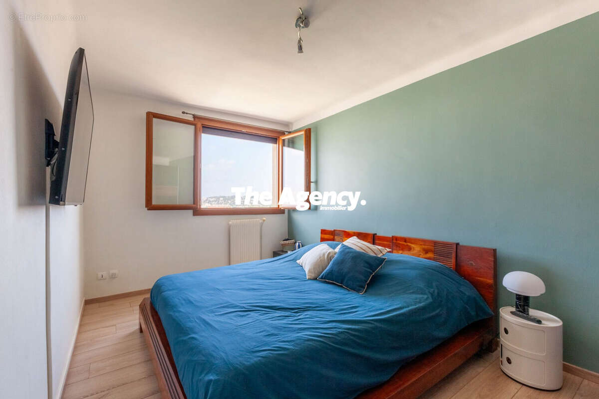 Appartement 80 m² à Marseille-8e  - photo 9
