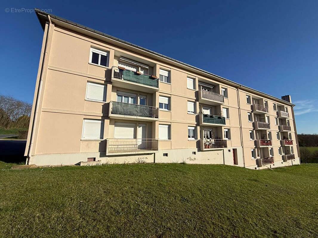 Appartement à SAINT-ETIENNE-SUR-CHALARONNE