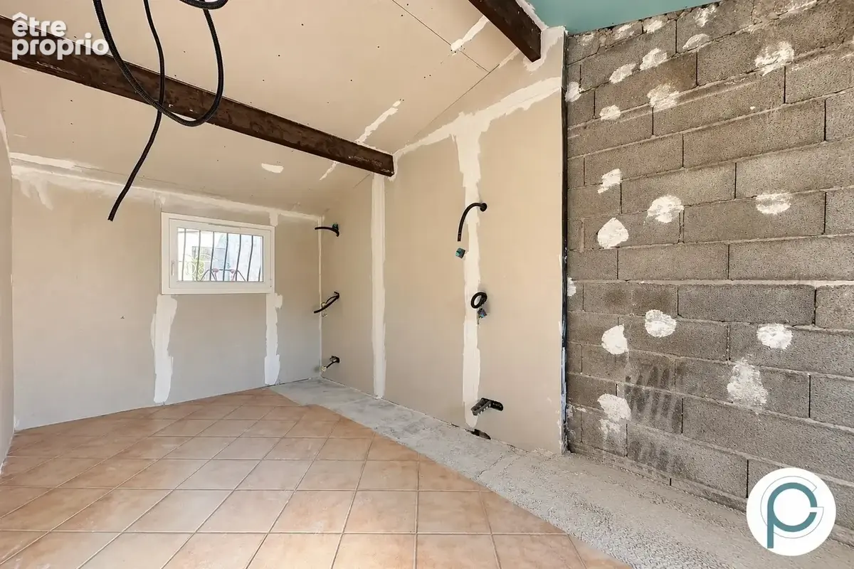 Maison t5  4 chambres  jardin et terrasses  village de signes - photo 8