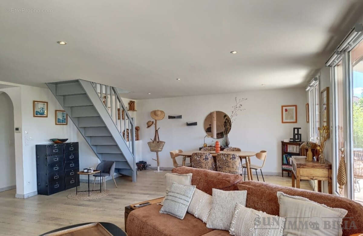 Maison 165 m² à Cagnes-Sur-Mer  - photo 8
