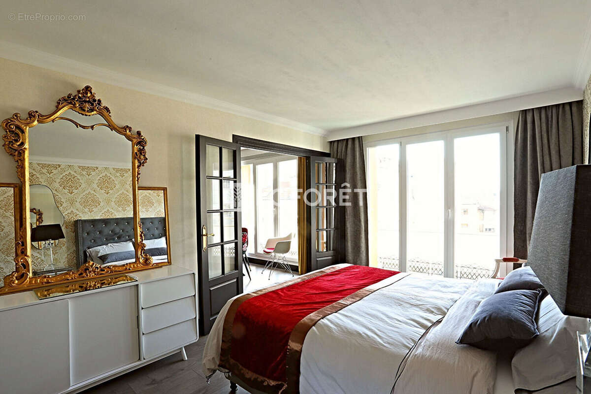 Appartement à PARIS-14E