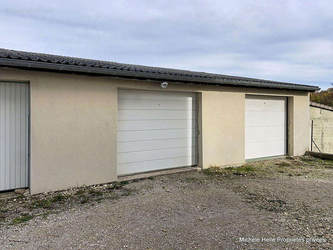 Appartement 138m2, grande pièce à vivre, 3 chambres, 1 bureau,1 place  voiture à l'extérieur, 1 garage fermé - photo 13