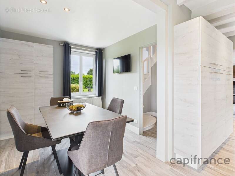 Maison à EQUEMAUVILLE