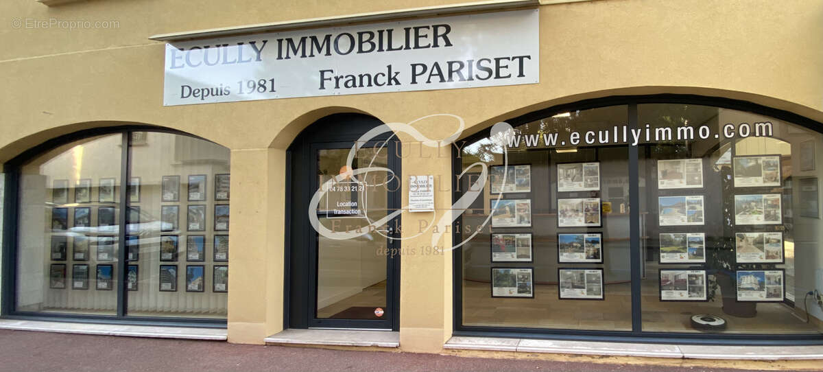 Location ecully 69130 appartement 2 pieces balcon residence piscine parc garage cave - photo 8
