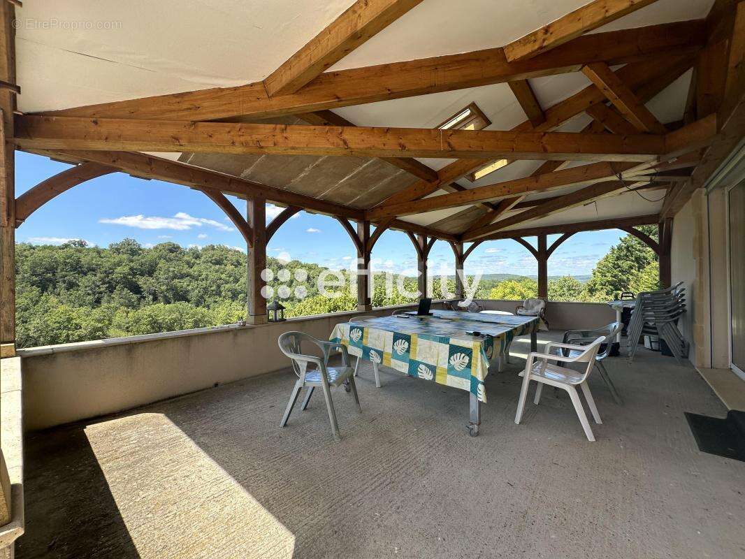 Maison à CENAC-ET-SAINT-JULIEN