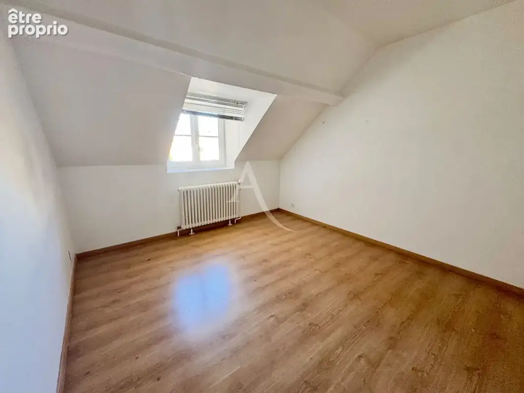 T3 de plus de 80 m2 au sol dans un immeuble de charme - photo 2