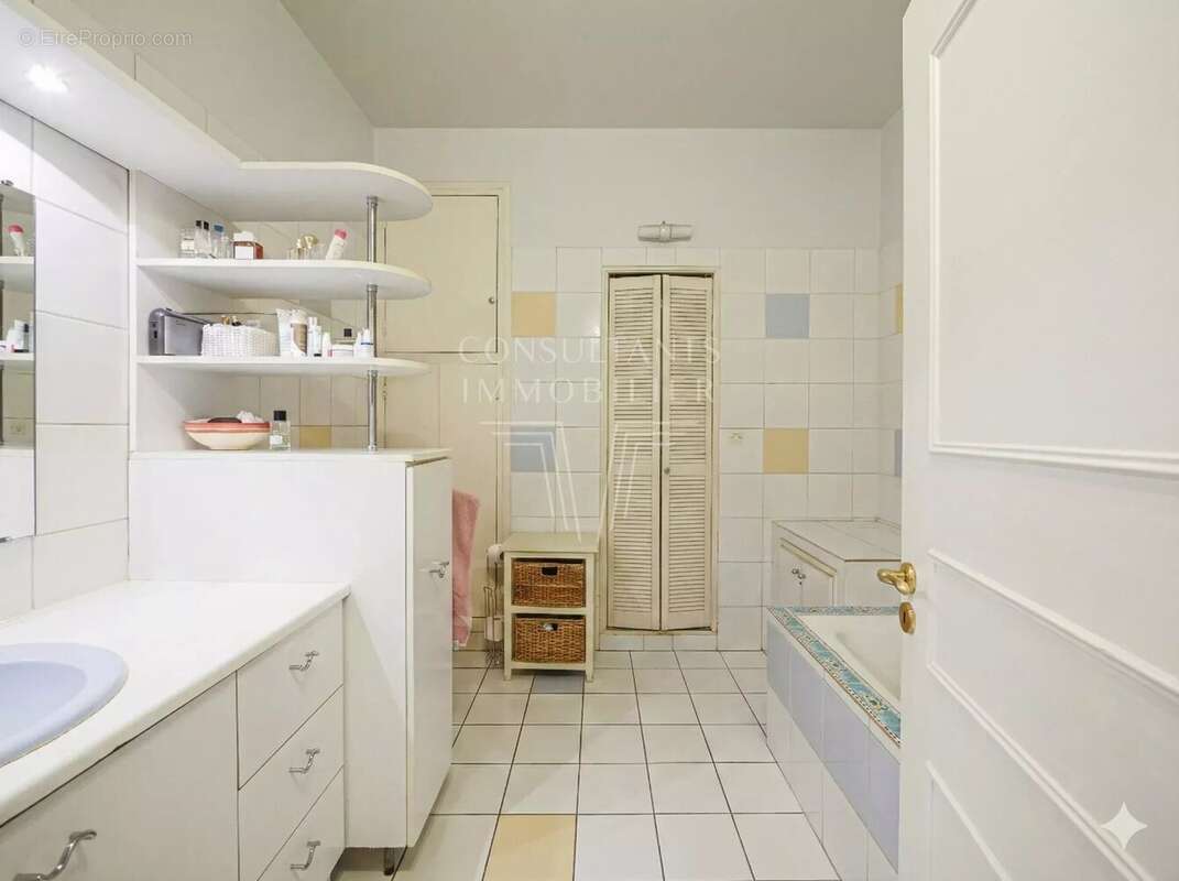 Appartement à NEUILLY-SUR-SEINE