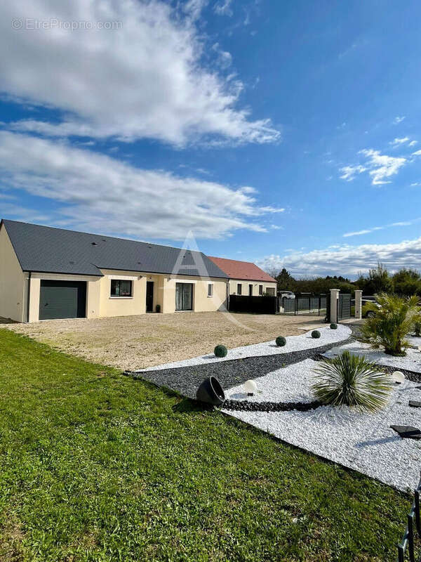 Maison à CONTRES