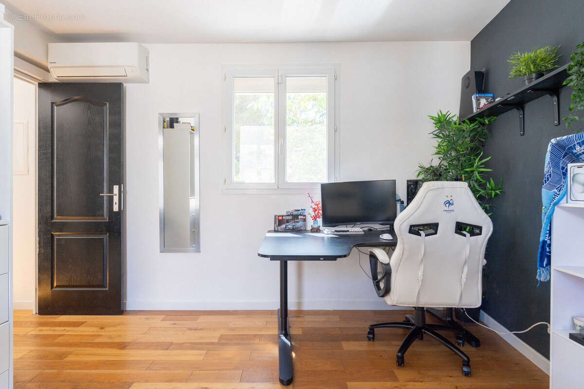 Appartement à MARSEILLE-5E