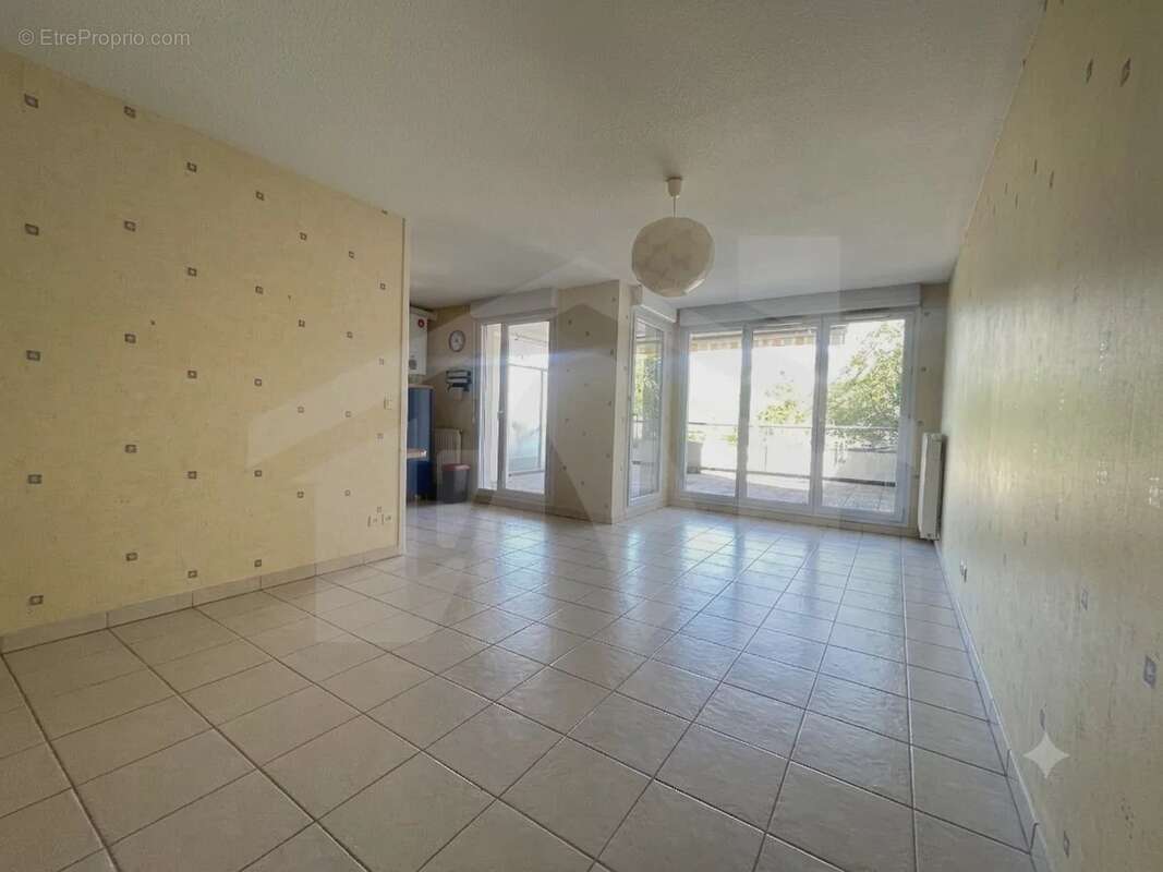 Appartement à SAINT-MARTIN-D'HERES