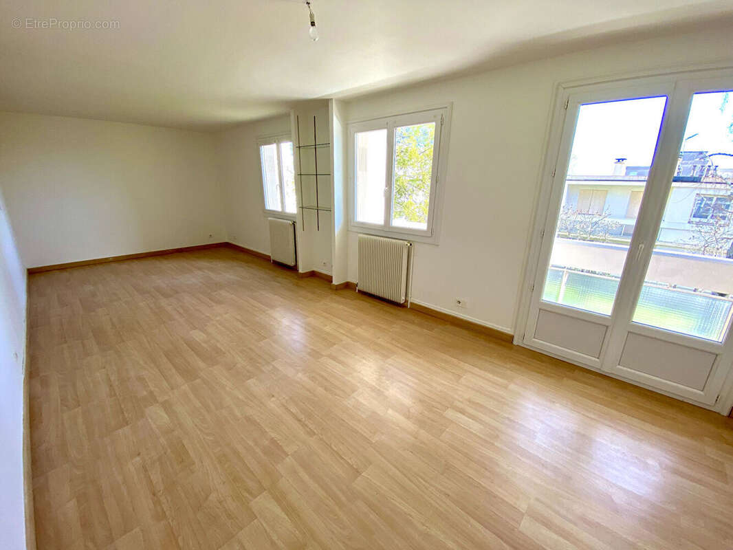 CLERMONT-FERRAND / Appartement à vendre quartier "la Glacière" avec garage, balcon et atelier ! - photo 2