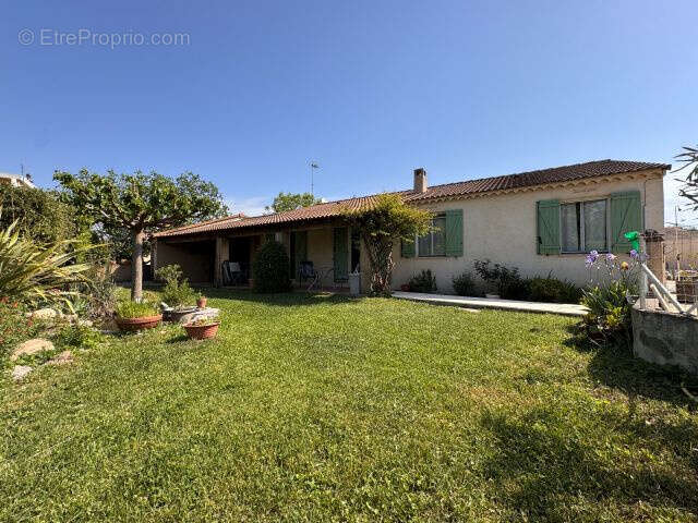 Maison à PEYROLLES-EN-PROVENCE