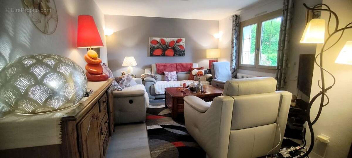 Maison à VETRAZ-MONTHOUX