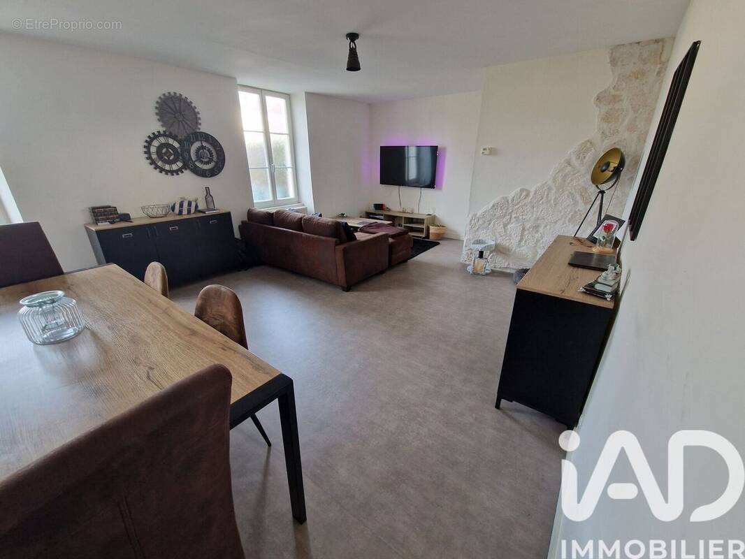 Photo 1 - Maison à SURGERES