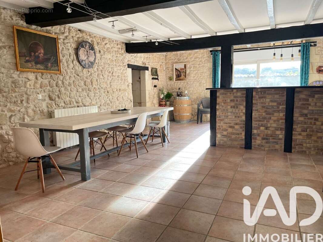 Maison 233 m² à Nieul-Le-Virouil  - photo 3