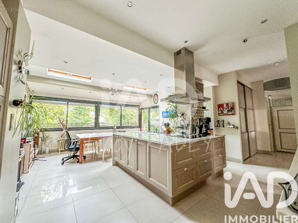 Maison 220 m² à Livry-Gargan  - photo 6