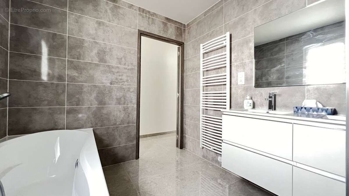 Maison à ESPONDEILHAN