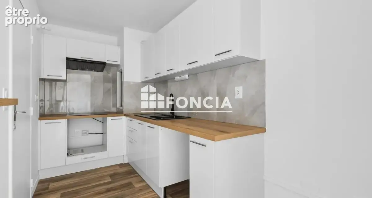 Opportunité : appartement T4 rénové avec balcon et parking, avenue Carnot à Trappes, aux portes de la gare - photo 3