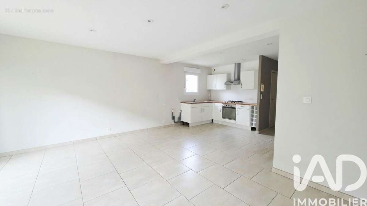 Photo 2 - Maison à VEAUCHE