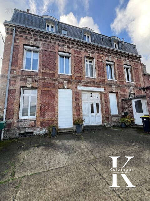 façade ext. avec entrée logements - Appartement à ARQUES-LA-BATAILLE